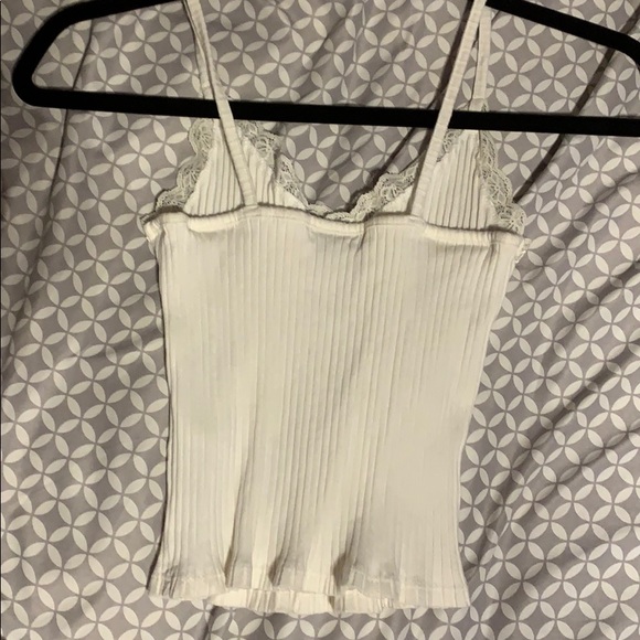 White lace trim cropped cami - Picture 2 of 2